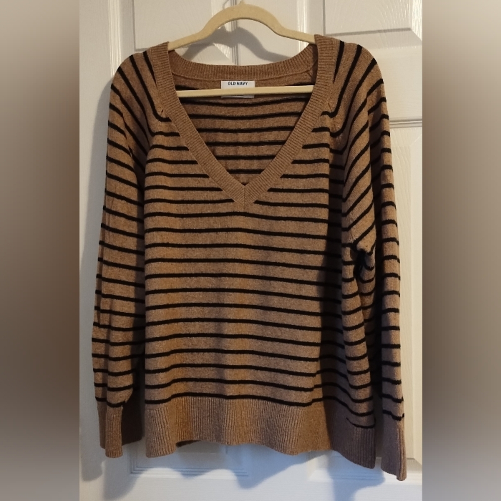 Old Navy Women's Loose SoSoft V-Neck Sweater in Brown and Black Stripes